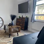 New & Refurbished Central Kingston Studio